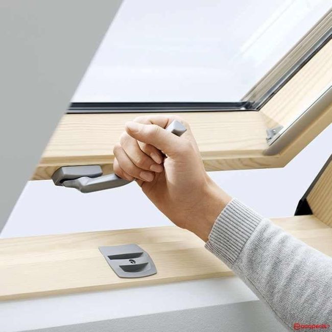 Maner operare de jos Velux